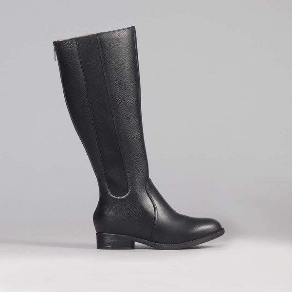 Knee high Flat Boot in Black - 12645