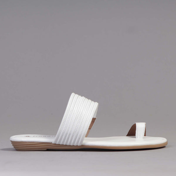 Flat strappy thong sandals in White - 12559 - Froggie Shoes