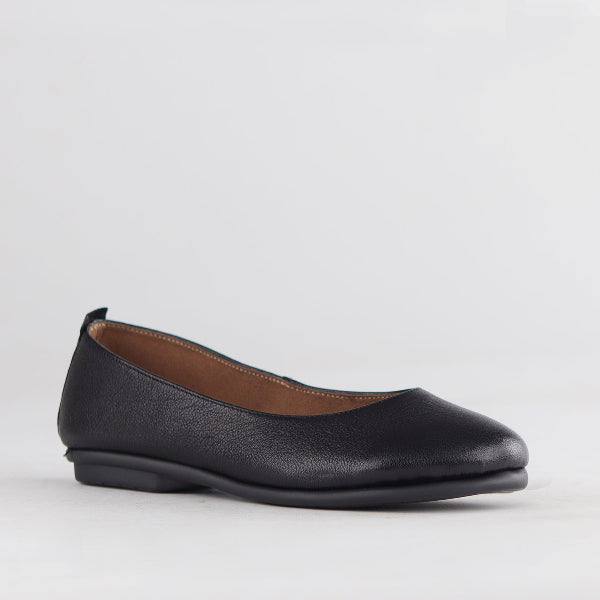 Factory Shop Shoes Flat Pump in Black - 12546