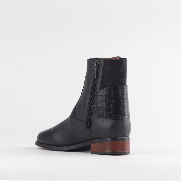 Froggie Shoes Shoes Flat Ankle Boot with Elastic in Black - 12605