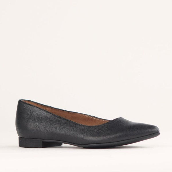 Froggie Shoes Shoes Flat Pointed Court Shoe in Black - 12713