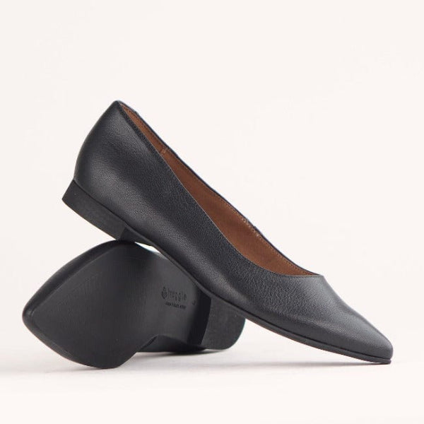 Froggie Shoes Shoes Flat Pointed Court Shoe in Black - 12713