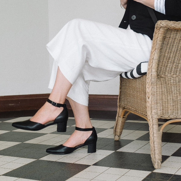 Froggie Shoes Shoes Pointed Block Heel with Ankle Strap in Black - 12627