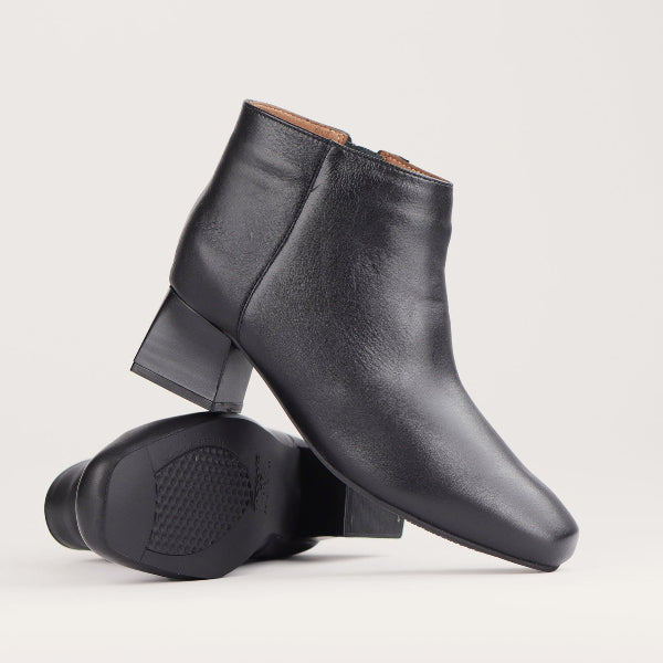 Froggie Shoes Shoes Block Heel Ankle Boot in black - 12607