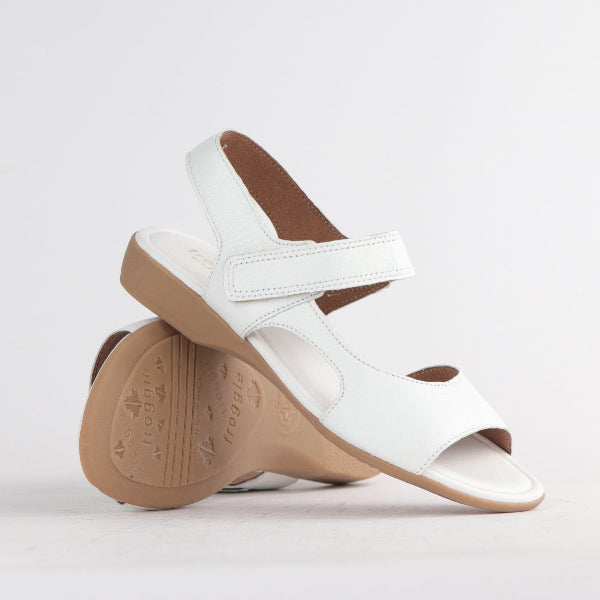 Froggie Shoes Shoes Wider Fit Slingback Flat Sandal in White - 12221