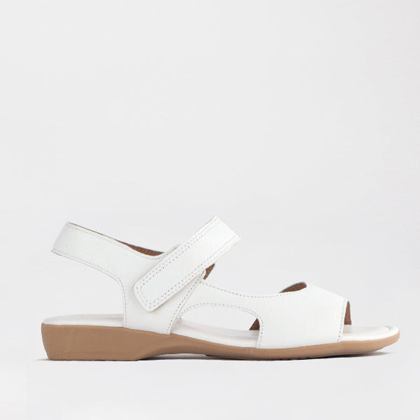 Froggie Shoes Shoes Wider Fit Slingback Flat Sandal in White - 12221