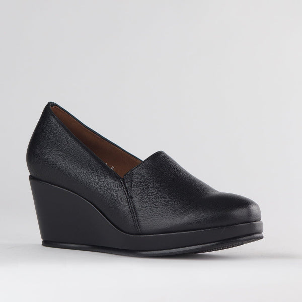 Froggie Shoes Shoes Closed Wedge in Black - 12911