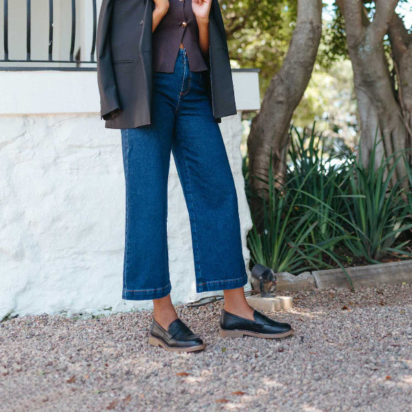 Froggie Shoes Shoes Penny Loafer in Black