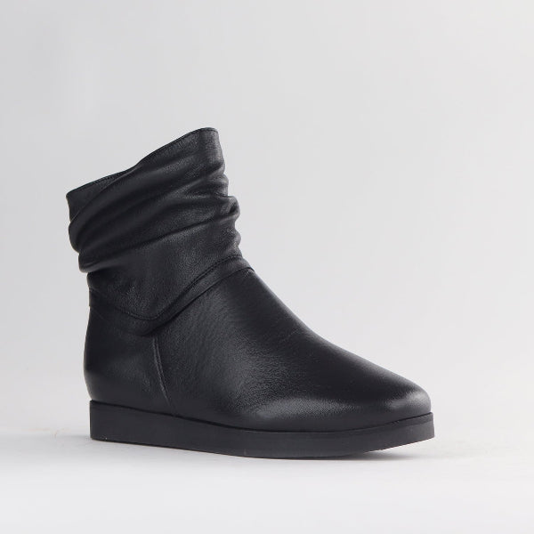 Froggie Shoes Shoes Ruched Flat Ankle Boot in Black - 12770