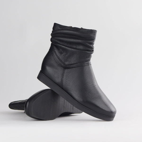Froggie Shoes Shoes Ruched Flat Ankle Boot in Black - 12770