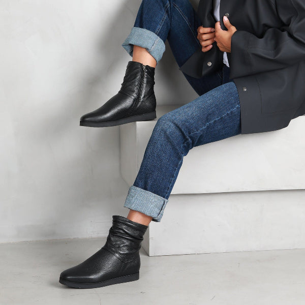 Froggie Shoes Shoes Ruched Flat Ankle Boot in Black - 12770