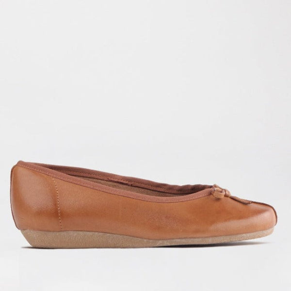 Factory Shop Shoes Pump with the Bow in Tan - 12564