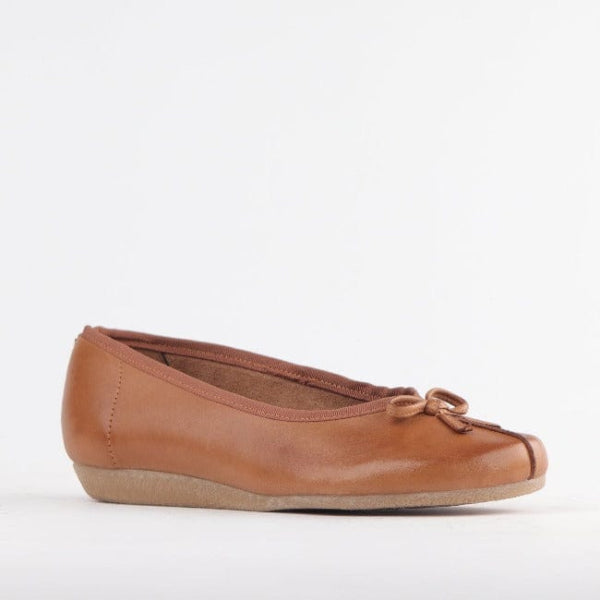 Factory Shop Shoes Pump with the Bow in Tan - 12564
