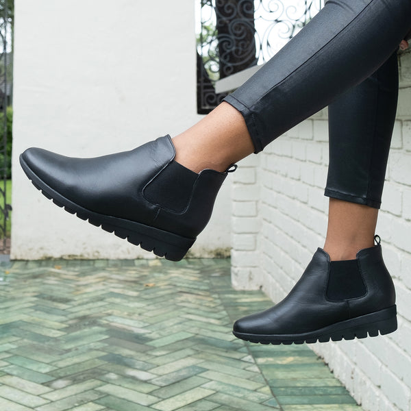 Chelsea Ankle Boot in Black - 12452
