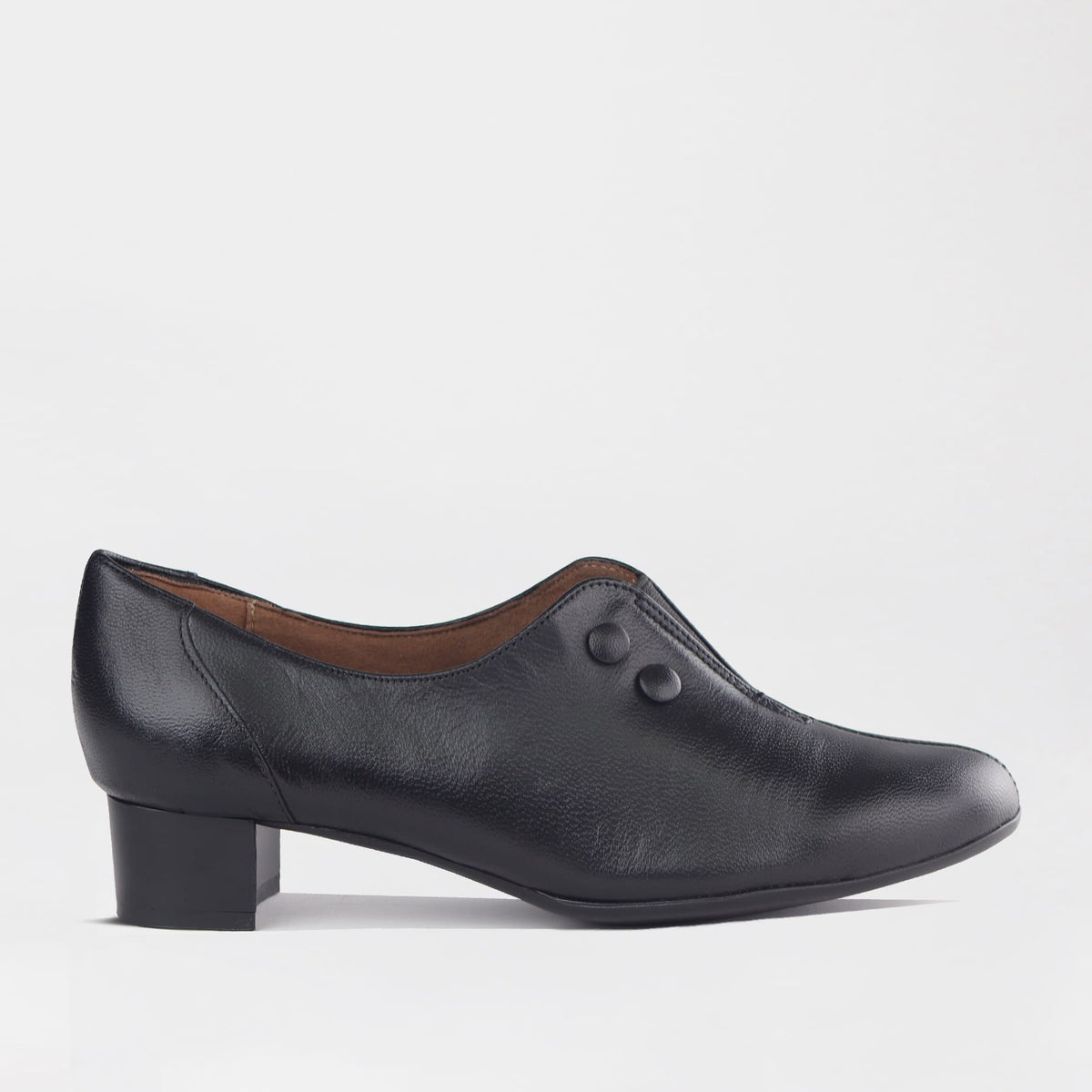 Factory Shop Closed Shoes 4 / Black / 13107 Button Detail Court Shoe