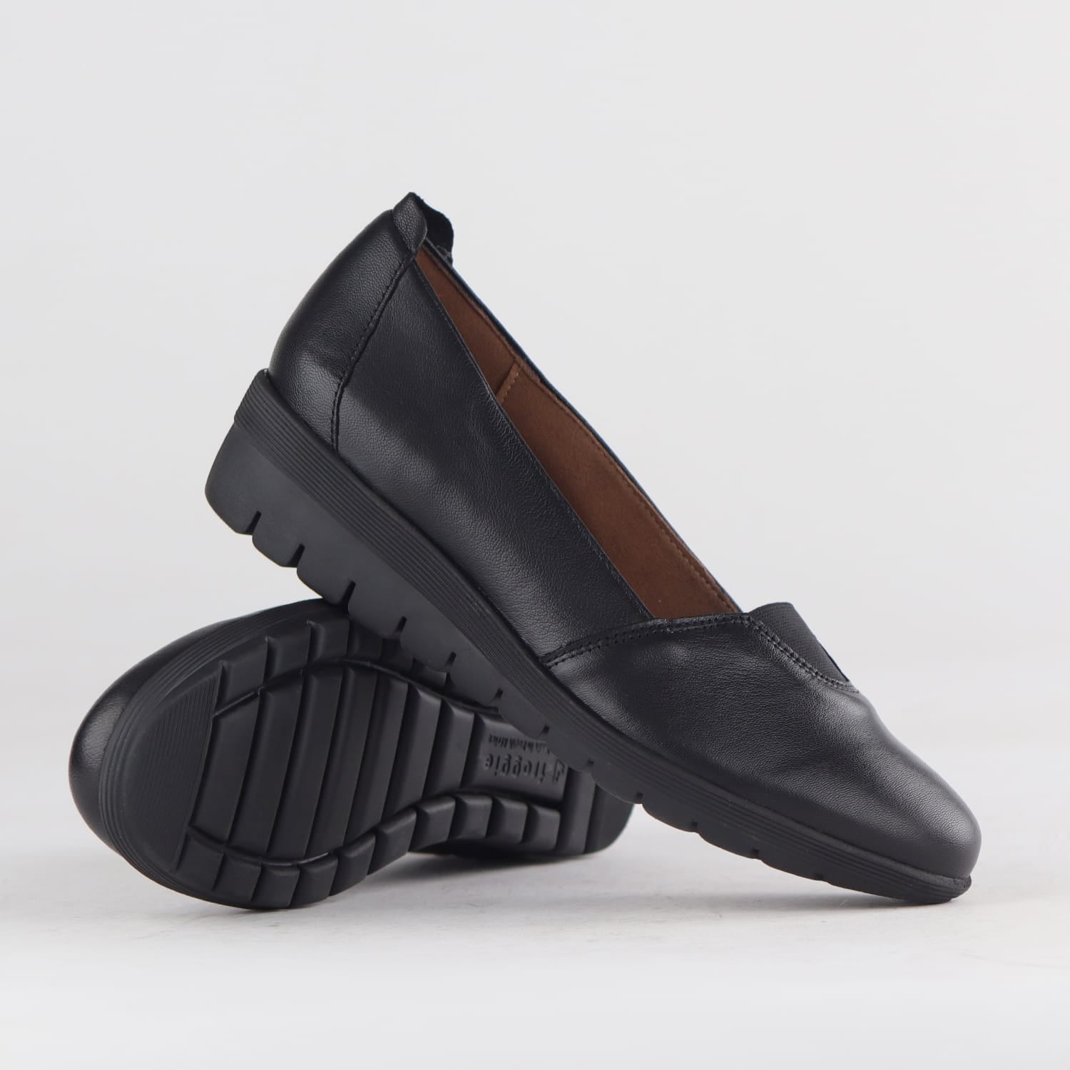 Factory Shop Shoes Froggie Women’s Classic Comfort Slip-On Black Leather - 12643