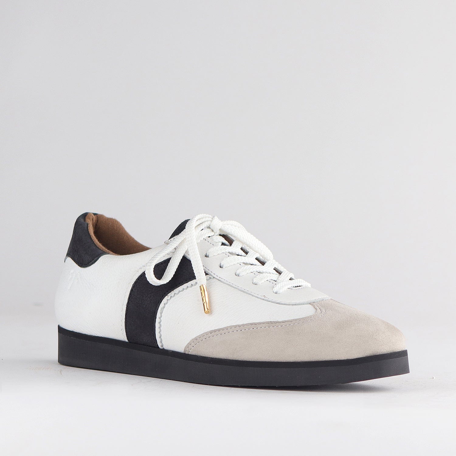 Froggie Shoes Shoes Lace -Up Sleek Retro Sneaker in White Multi - 12805