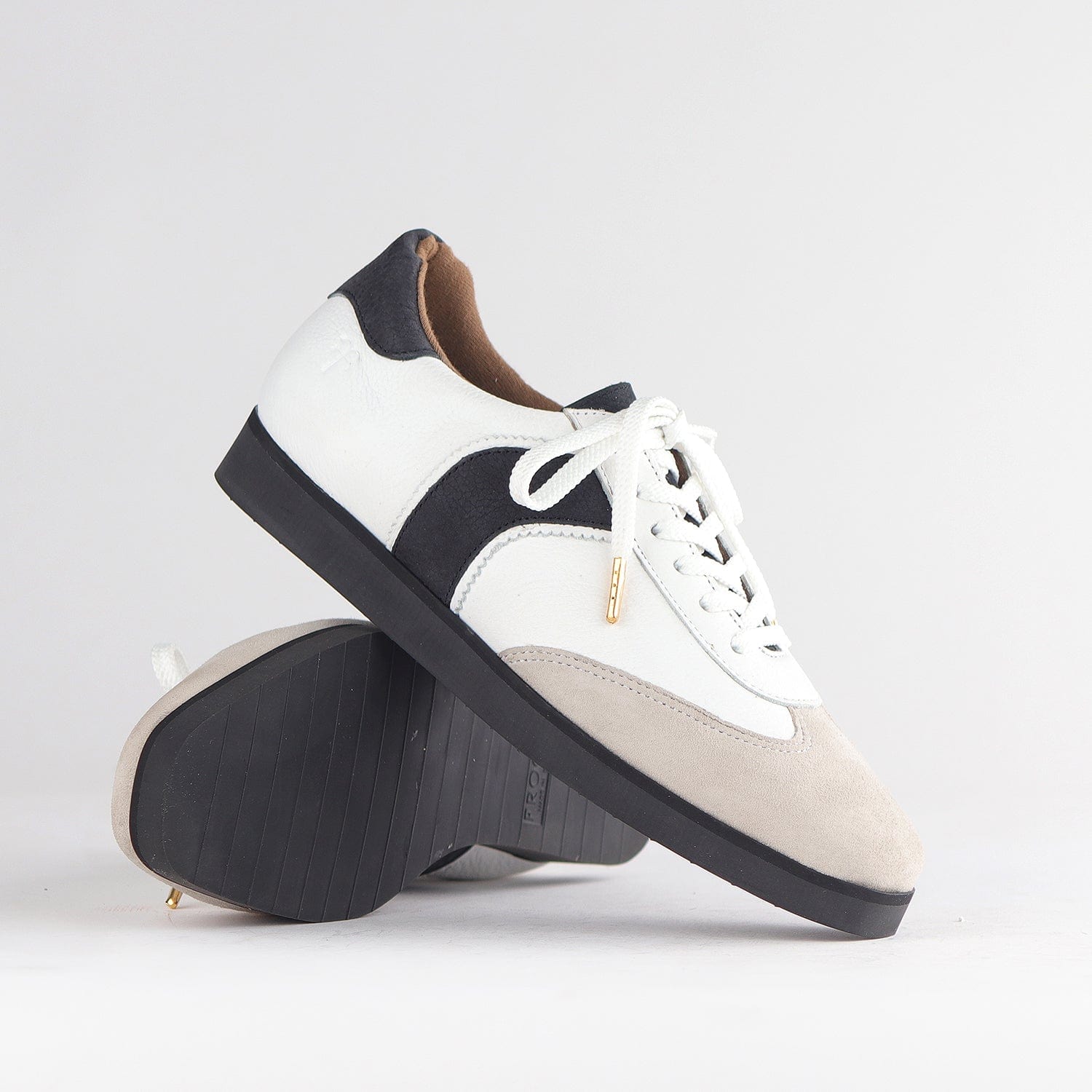 Froggie Shoes Shoes Lace -Up Sleek Retro Sneaker in White Multi - 12805