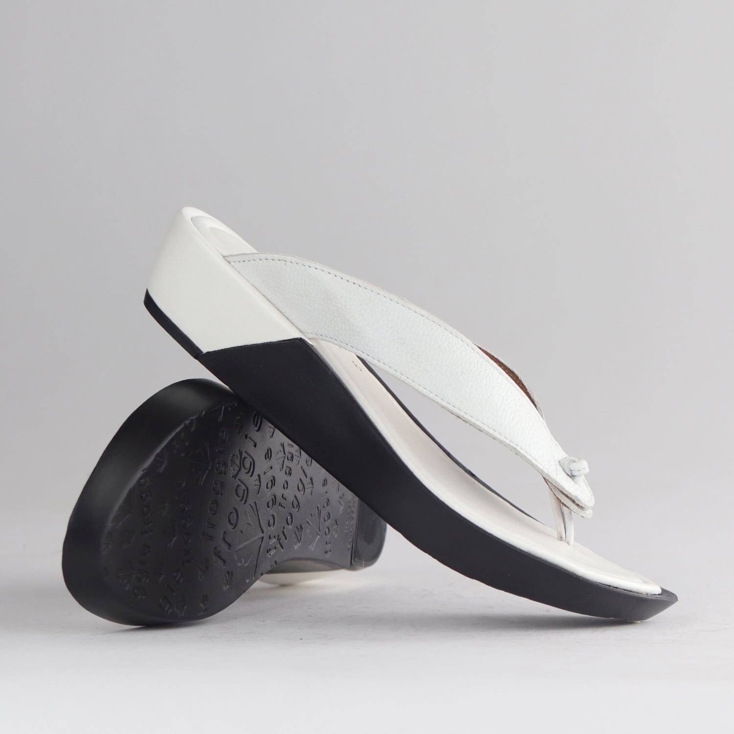 Froggie Shoes Shoes Rox Thong Sandal in White - 10737