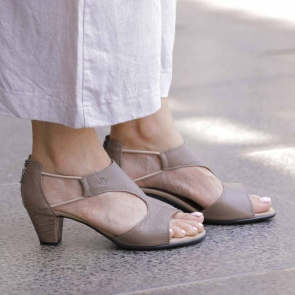 Froggie Shoes Shoes Wider Fit T-Bar Heel in Stone -11645