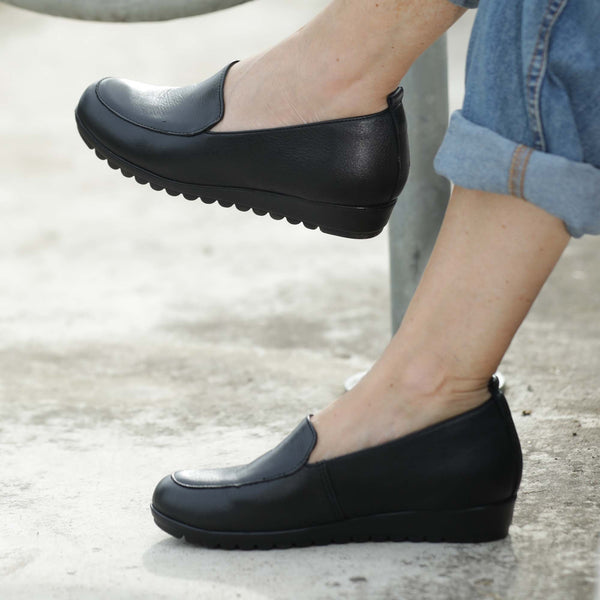 Slip-on Loafer in Black - 12529 - Froggie Shoes