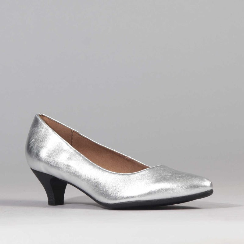 Kitten heel Court shoe in Silver