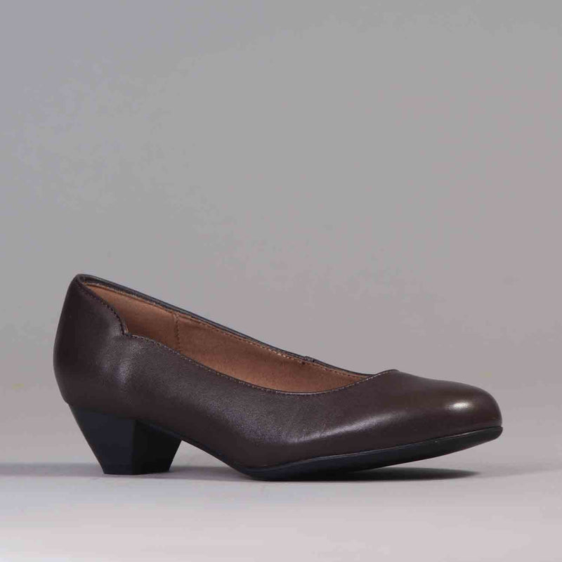 Mid-Heel Court Shoe in Brown - 12635