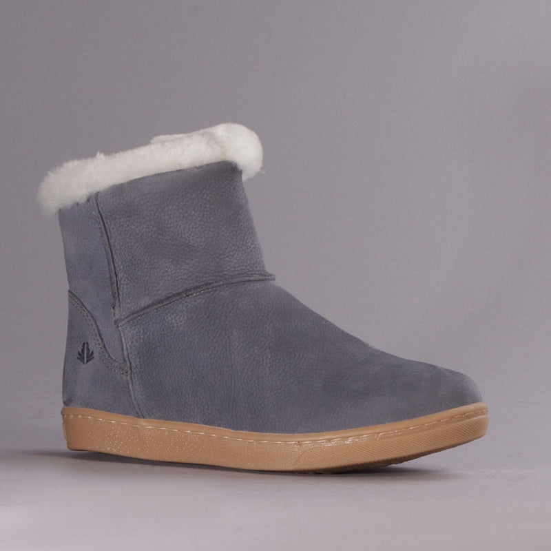 Fur-lined Ankle Boot in Manager