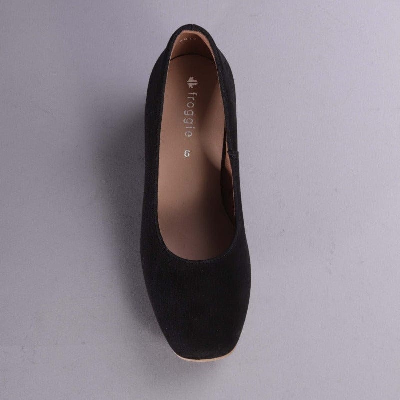 Block Heel Court Shoe in Black