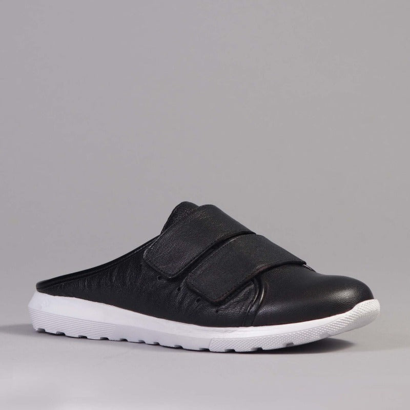 Froggie Slip-on Velcro Sneakers in Black