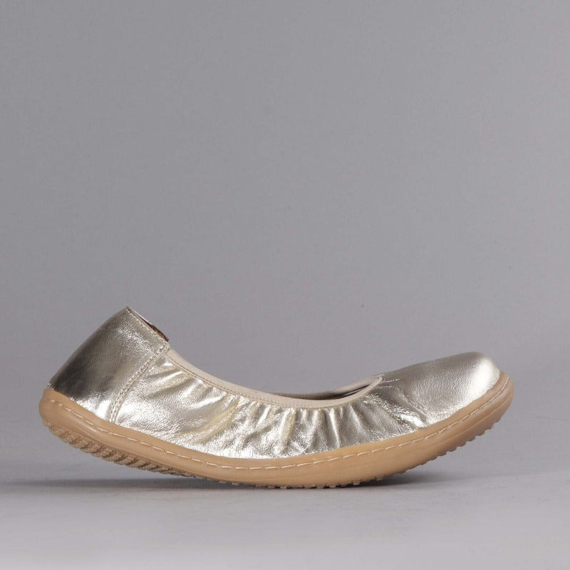 Froggie Elasticated Barefoot Pump with Removable Footbed in Gold