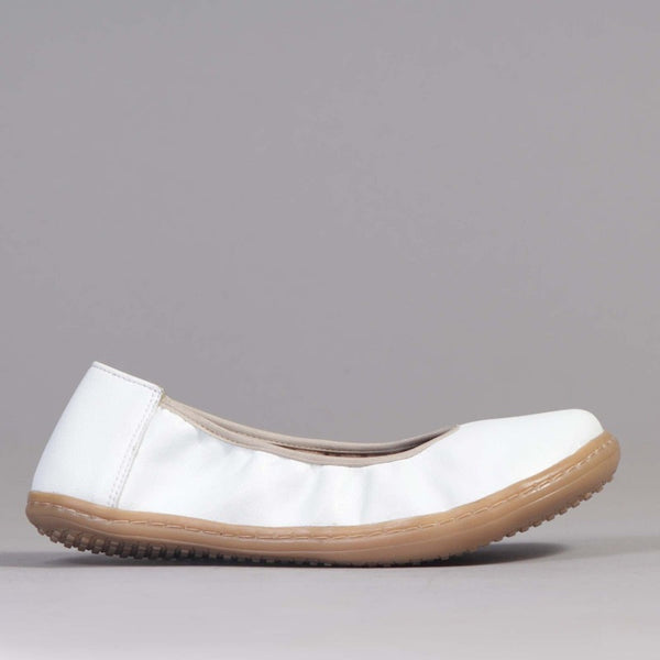 Elasticated Barefoot Pump with Removable Footbed in White - 12530