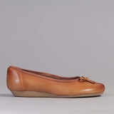 Froggie Pump with the Bow in Tan - 12564