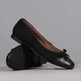 Flat Pump with Bow in Black Multi