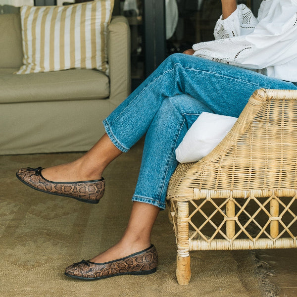 Froggie Shoes Shoes Flat Pump with Bow in Saddle - 12672