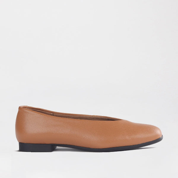 Froggie Shoes Shoes 3 / Tan / 13031 Flat Pump in Tan - 13004