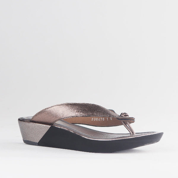 Froggie Shoes Shoes Rox Thong Sandal in Lead Metallic - 10737