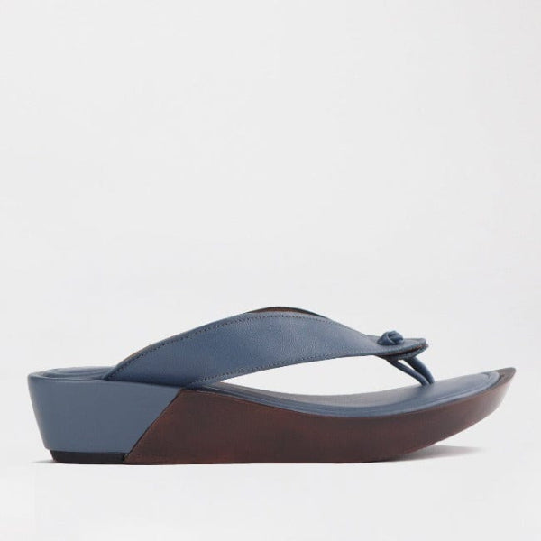 Froggie Shoes Shoes 3 / Manager / 10737 Rox Thong Sandal in Manager - 10737