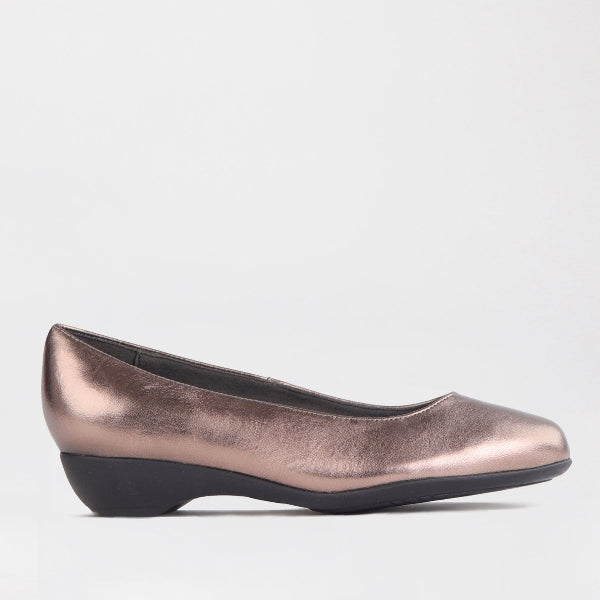 Froggie Shoes Shoes 4 / Lead Metallic / 10099 Wider Fit Court Shoe in Lead - 10099