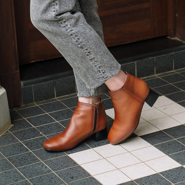 Froggie Shoes Shoes Block Heel Ankle Boot in Chestnut - 12607