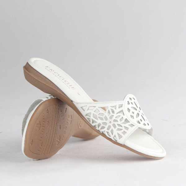 Froggie Shoes Shoes Cut Out Mule Flat Sandal in White - 12916