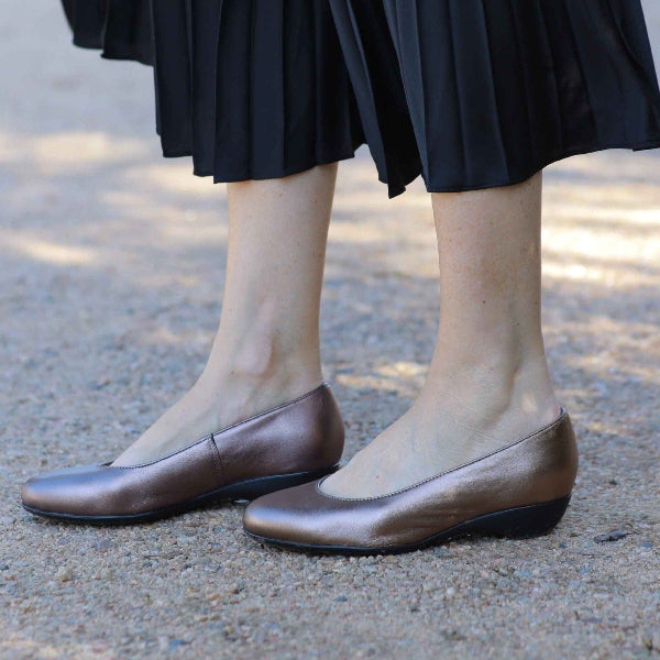 Froggie Shoes Shoes Wider Fit Court Shoe in Lead - 10099