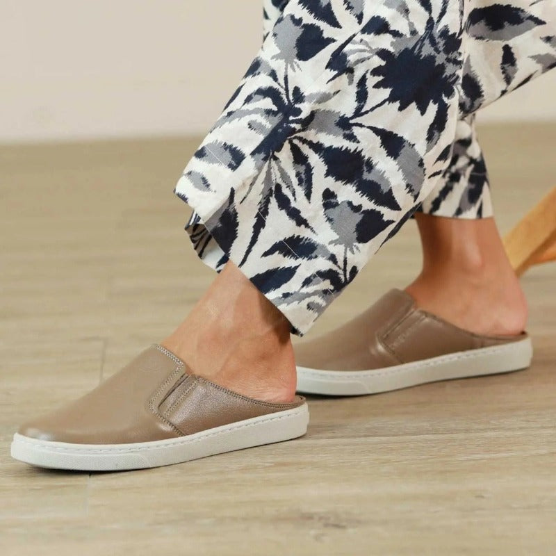Froggie Slip-on sneakers with Removable Footbed in Stone