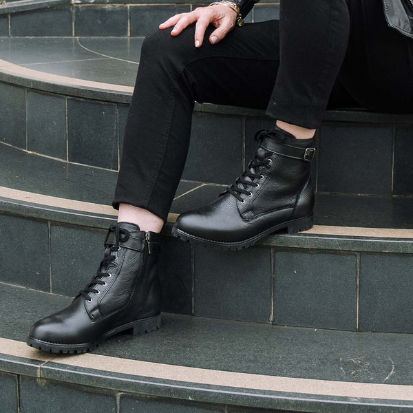 Lace-up Ankle Boot in Black - 11981