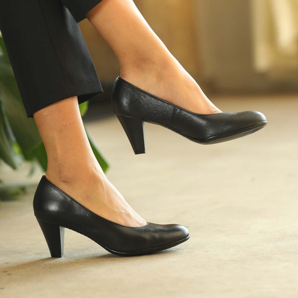 Mid Heel Court Shoe in Black