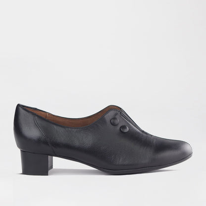 Factory Shop Closed Shoes 4 / Black / 13107 Button Detail Court Shoe