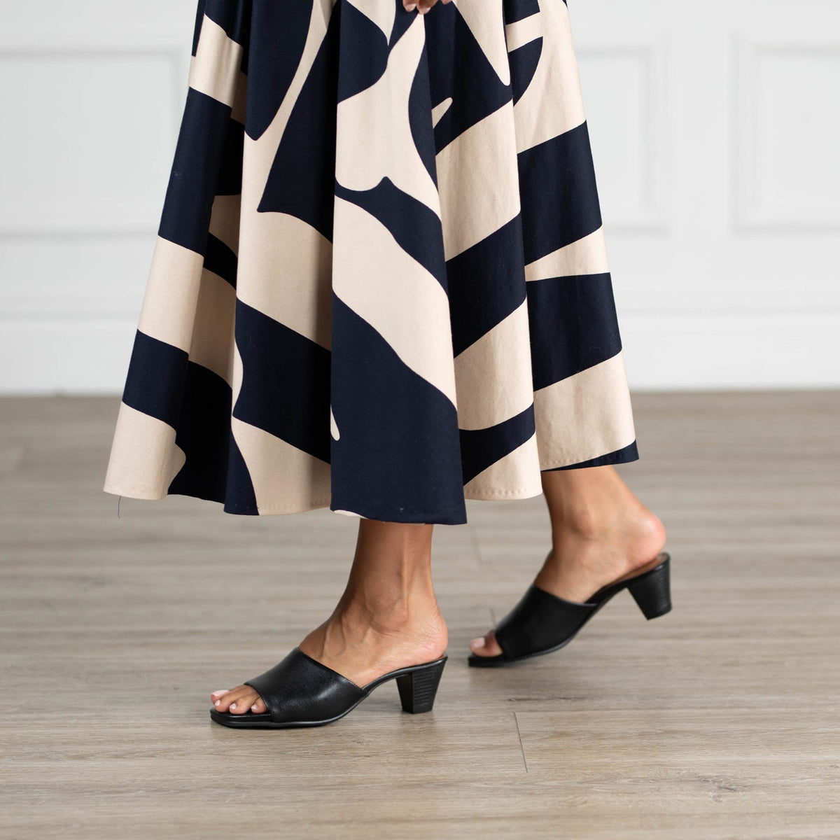 Factory Shop Sandals Cube Heel Mule
