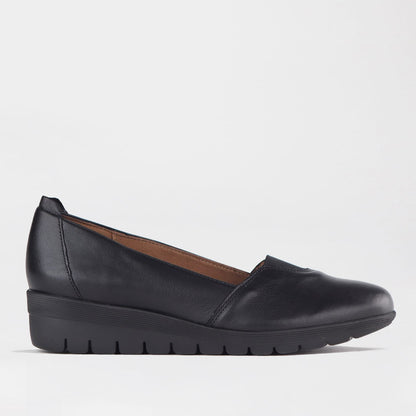 Factory Shop Shoes C37 / Black / 12643 Froggie Women’s Classic Comfort Slip-On Black Leather - 12643