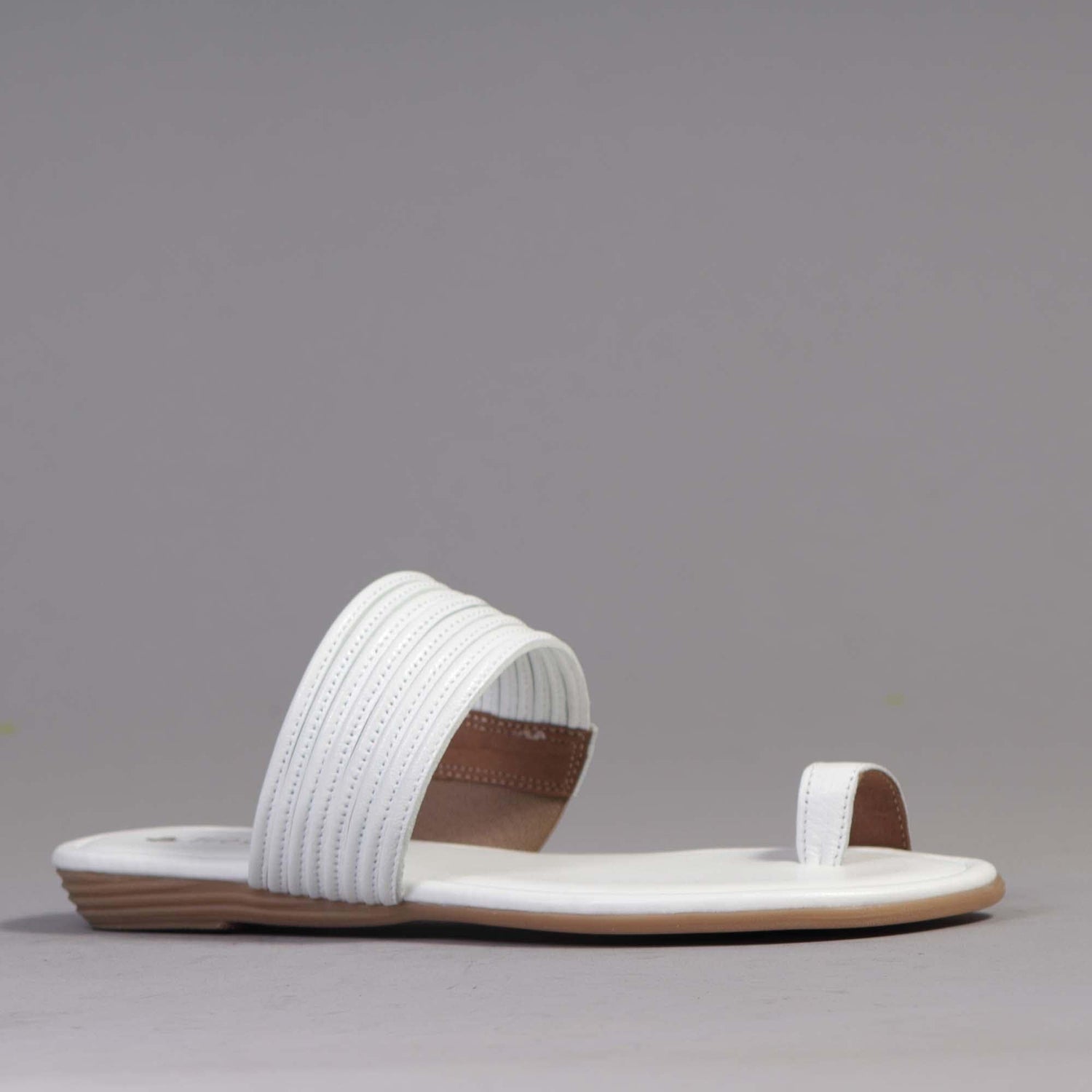 Factory Shop Shoes Flat strappy thong sandals in White - 12559