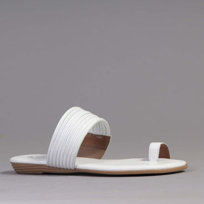 Factory Shop Shoes Flat strappy thong sandals in White - 12559